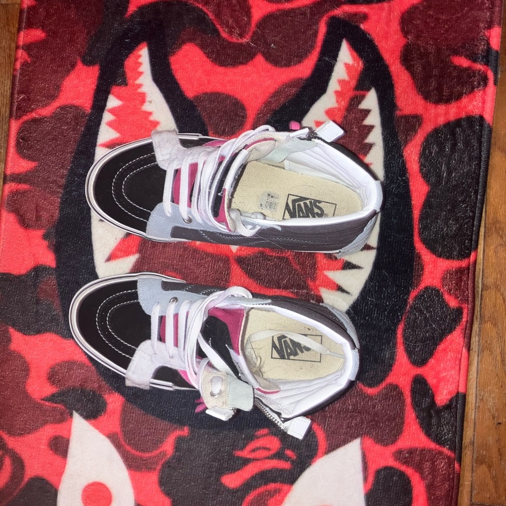 Vans - Picture 3 of 4